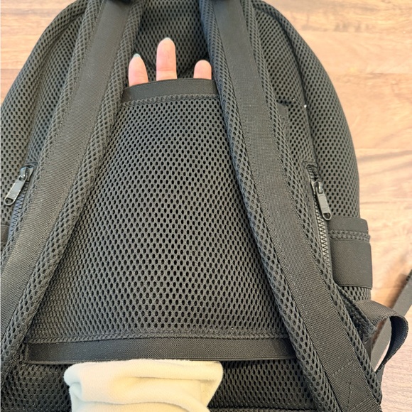 Dagne Dovet Air mesh medium backpack - Picture 4 of 7